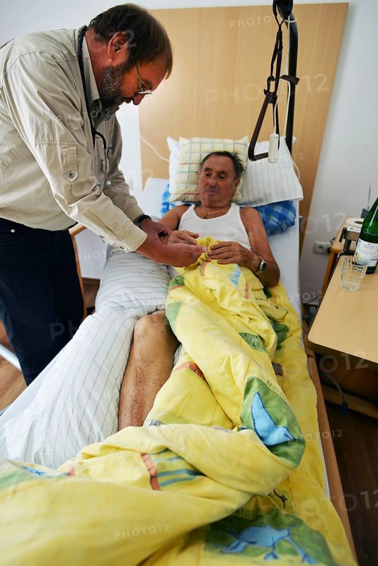 The Mother Theresa Hospice offers its guests a dignified home in a new friendly ambience for patients in their last stage of life. The intensive care of the palliative physician does the rest