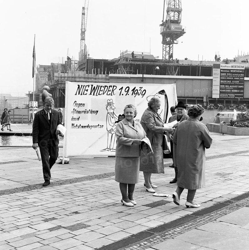 The anti-war day celebrated by trade unions and other democratic organisations was the day of Hitler's entry on 1. 9. 1939