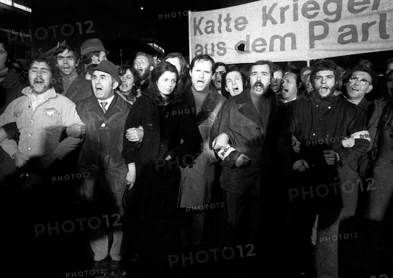 Supporters and friends of the SPD/FDP government coalition demonstrated in Bonn on 26 April 1972 with a torchlight march and rally in favour of the government and the ratification of the Eastern treaties