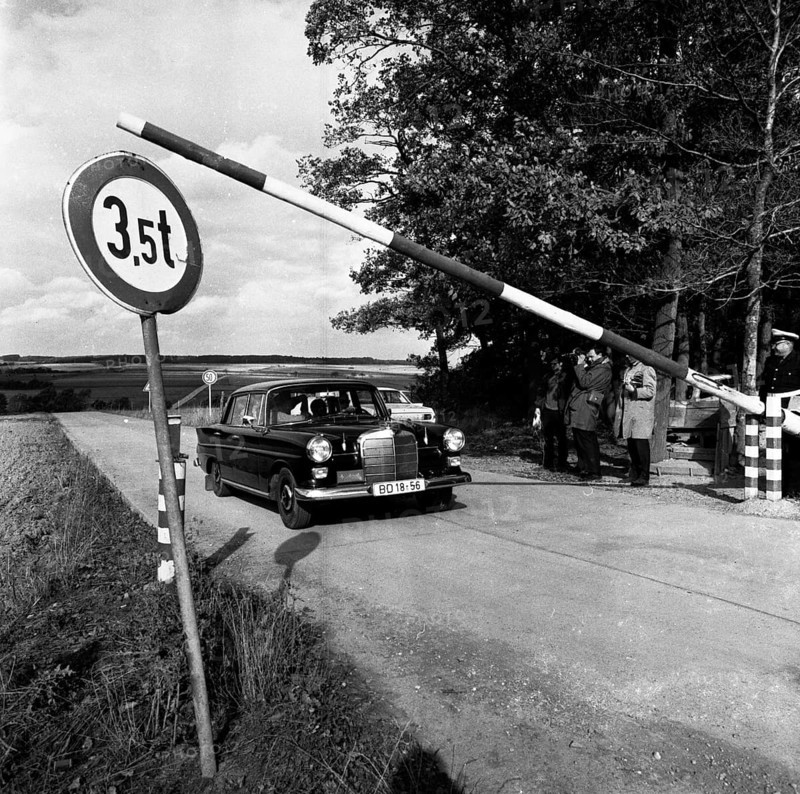 Government representatives with their vehicles in 1966 during a police check at the hitherto secret atomic bunker of the Federal Government in the Ahr valley