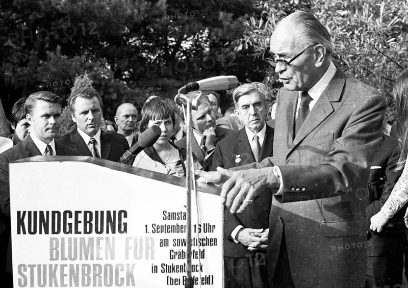 The traditional commemoration ceremony Flowers for Stukenbrock