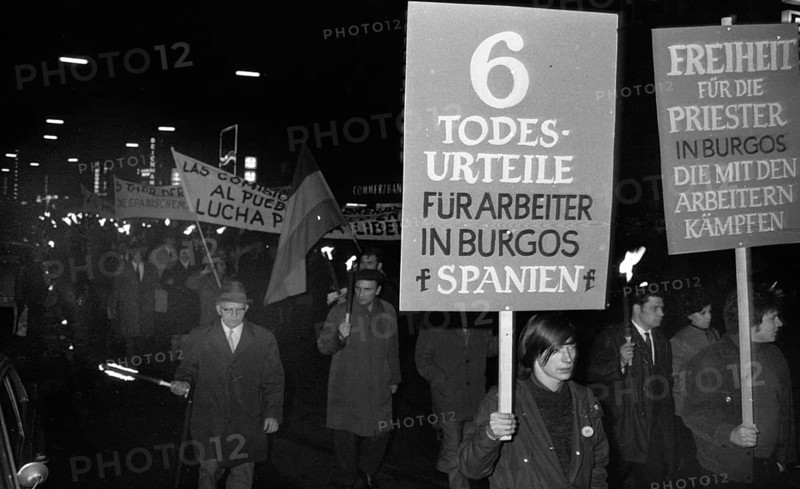 Cologne leftists demonstrated against neo-Nazis and international fascism through the city centre on 10. 11. 1968