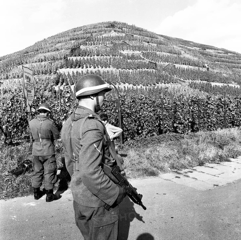Government representatives with their vehicles in 1966 during a police check at the hitherto secret atomic bunker of the Federal Government in the Ahr valley