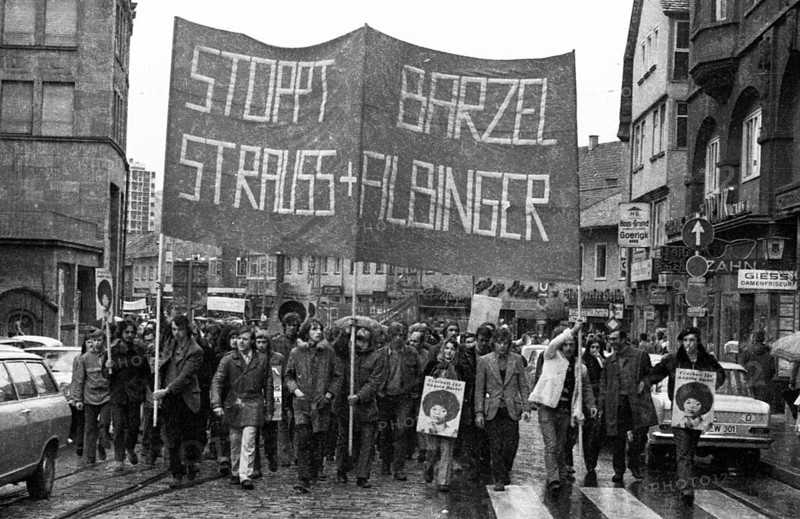 The peace movement's 1972 spring campaign addressed the public primarily with the demand for ratification of the Eastern treaties on 1. 4. 1972