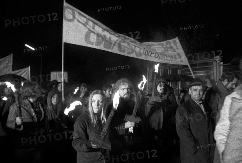 Supporters and friends of the SPD/FDP government coalition demonstrated in Bonn on 26 April 1972 with a torchlight march and rally in favour of the government and the ratification of the Eastern treaties