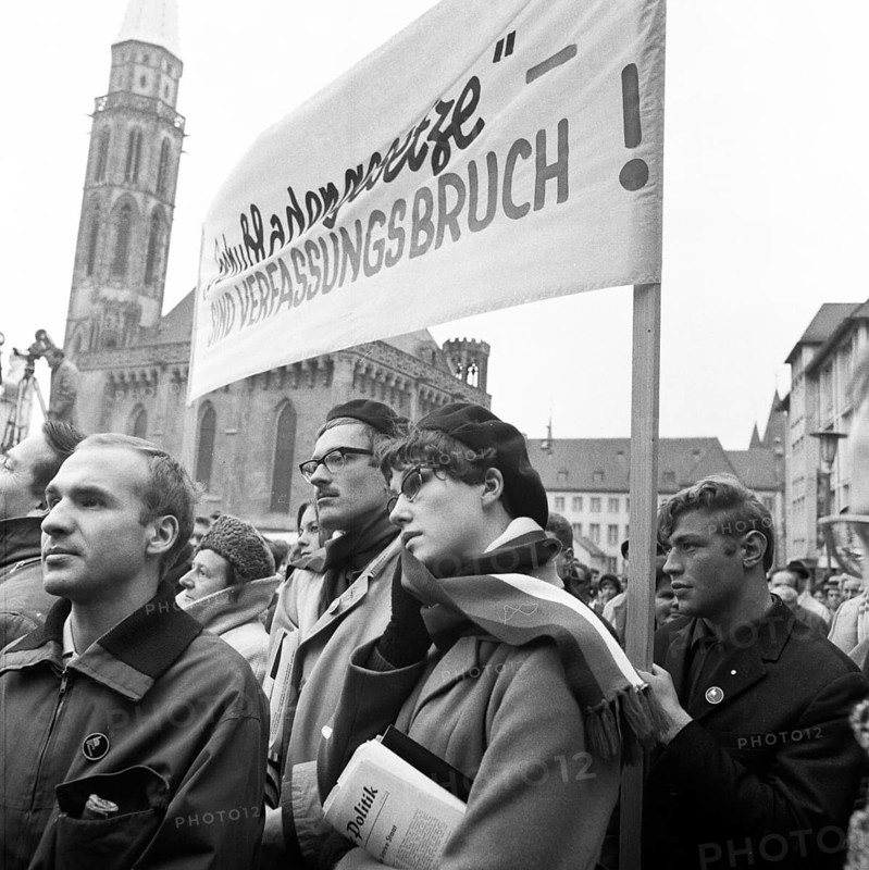 The Congress Emergency of Democracy was a first significant manifestation of trade unions and other democratic forces against the emergency laws on 30. 10. 1966 at the Roemer in Frankfurt/M