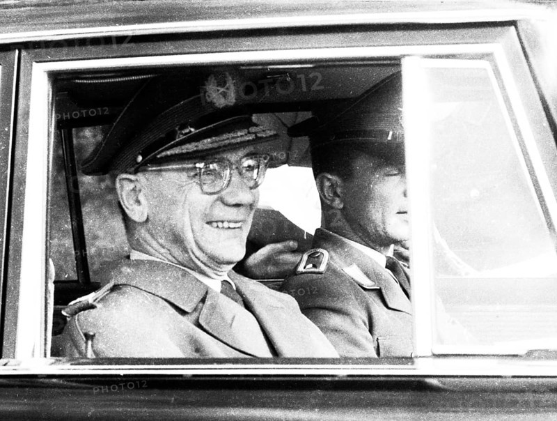 Government representatives with their vehicles in 1966 during a police check at the hitherto secret atomic bunker of the Federal Government in the Ahr valley