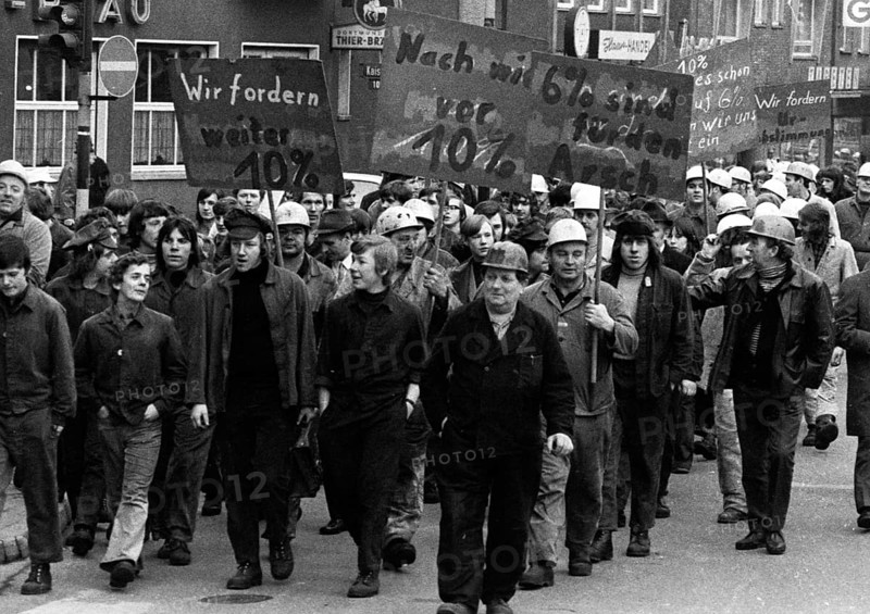 About 4000 steelworkers of Hoesch AG Westfalenhuette demonstrated on 14 January 1972