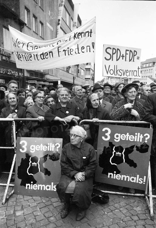 An expellees' rally on 30 May 1970 in Bonn with the NPD
