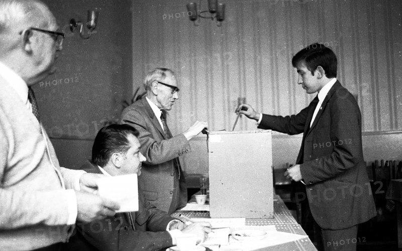 The 1969 federal election here on 28. 9. 1969 at a polling station in a district of Dortmund