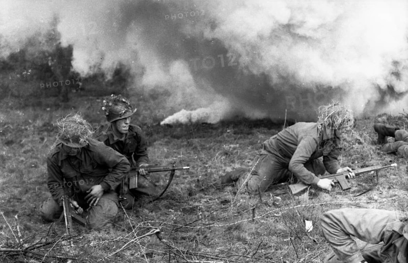 The basic training of conscripts in 1965 in a barracks in Dortmund and on a military training area in the Lueneburg Heath