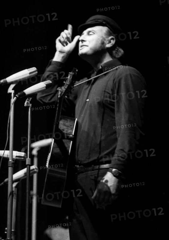 The artist and cabaret artist Dietrich Kittner on 08. 10. 1971 on the occasion of the 10th anniversary of the music publishing house Plaenein Dortmund