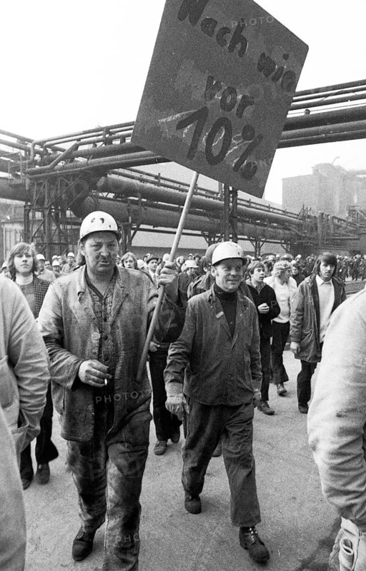 About 4000 steelworkers of Hoesch AG Westfalenhuette demonstrated on 14 January 1972