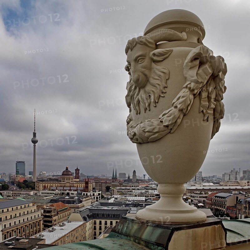 City panorama with the TV Tower and the Humboldt Forum