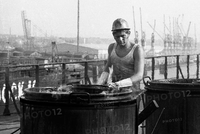 Work at the Port of Hamburg and Howaldtswerke Hamburg