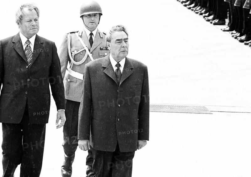 The visit of the Soviet head of state and party leader Leonid Brezhnev to Bonn from 18-22 May 1973 was a step towards easing tensions in the East-West relationship by Willy Brandt. Willy Brandt