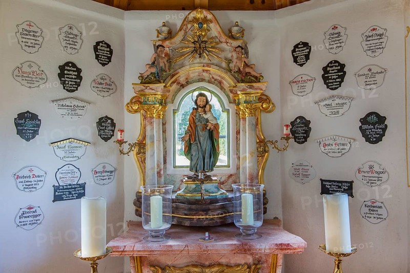 Interior with altar of Josefskapelle below Puerschling
