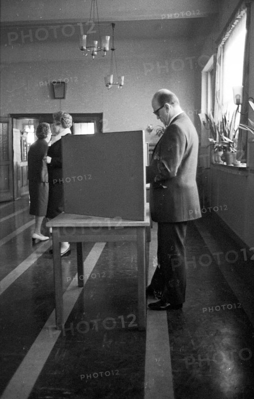 The 1969 federal election here on 28. 9. 1969 at a polling station in a district of Dortmund