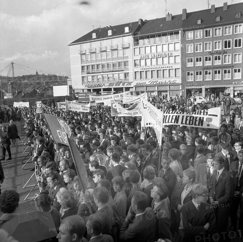 The anti-war day celebrated by trade unions and other democratic organisations was the day of Hitler's entry on 1. 9. 1939
