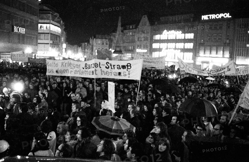 Supporters and friends of the SPD/FDP government coalition demonstrated in Bonn on 26 April 1972 with a torchlight march and rally in favour of the government and the ratification of the Eastern treaties