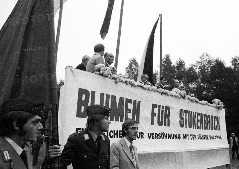 Left and peace movement committed flowers for Stukenbrock at the graves of Soviet war victims of the Nazi regime as a sign of reconciliation here on 4. 9. 1971 in Stukenbrock near Bielefeld