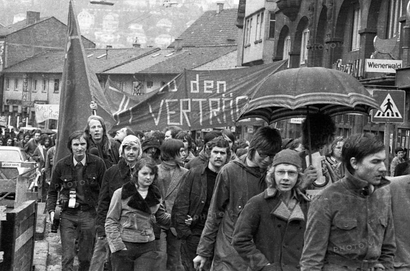 The peace movement's 1972 spring campaign addressed the public primarily with the demand for ratification of the Eastern treaties on 1. 4. 1972