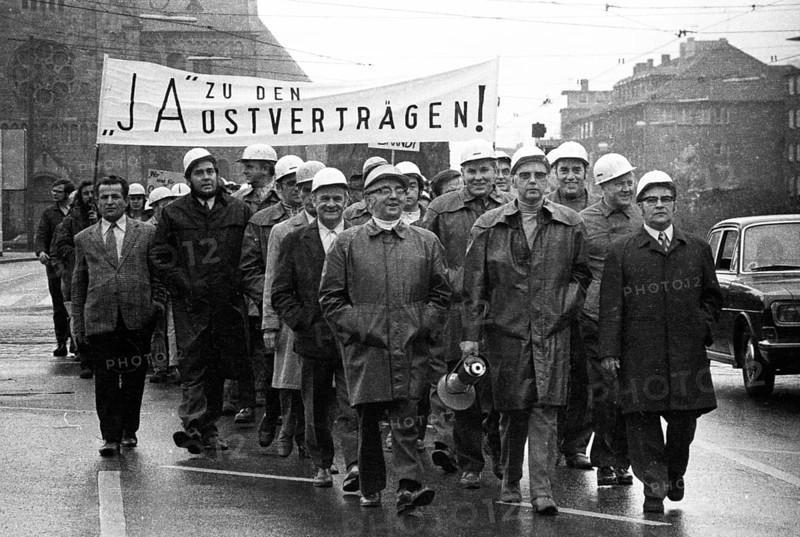 The detente policy of Willy Brandt and his SPD-FDP coalition was controversial. Spontaneously
