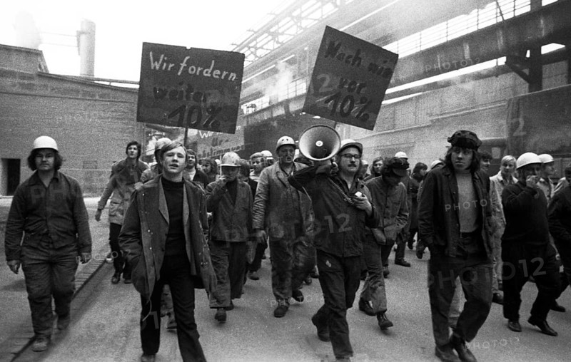 About 4000 steelworkers of Hoesch AG Westfalenhuette demonstrated on 14 January 1972