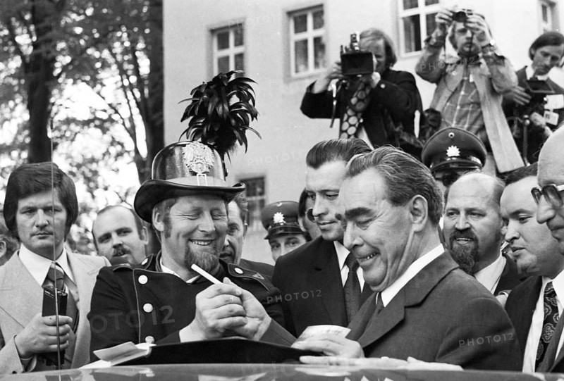 The visit of the Soviet Head of State and Party Leonid Brezhnev to Bonn from 18-22 May 1973 was a step towards easing tensions in Willy Brandt's East-West relations. Leonid Brezhnev at Gymnich Castle