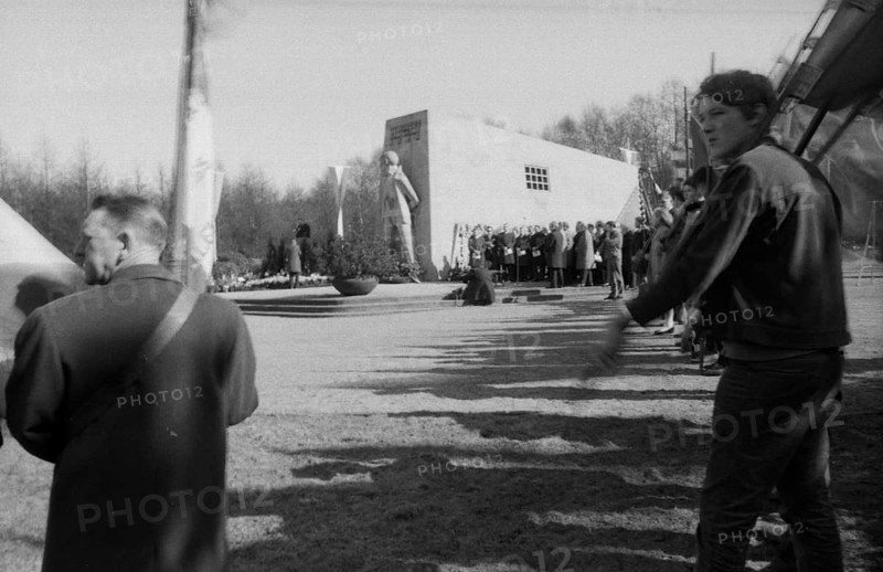 Good Friday 1945 the forest in Rombergpark was a place of crime. The commemoration of the Nazi crimes here on 23. 3. 1967 in Dortmund Bittermark a demonstration against neo-Nazism