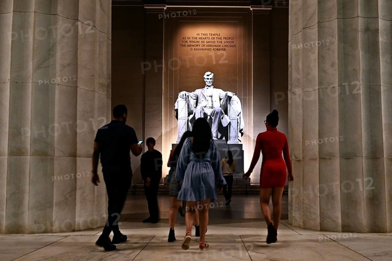 Lincoln Memorial on the National Mall at night
