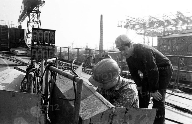 Work at the Port of Hamburg and Howaldtswerke Hamburg