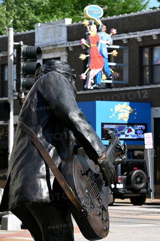 Chuck Berry statue in front of the Blueberry Hill Restaurant
