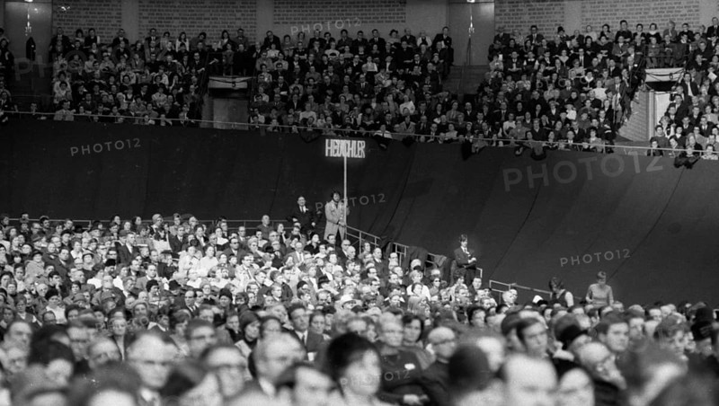 Performance and show by US revivalist Billy Graham on 2. 4. 1970 at the Westfalenhalle Dortmund