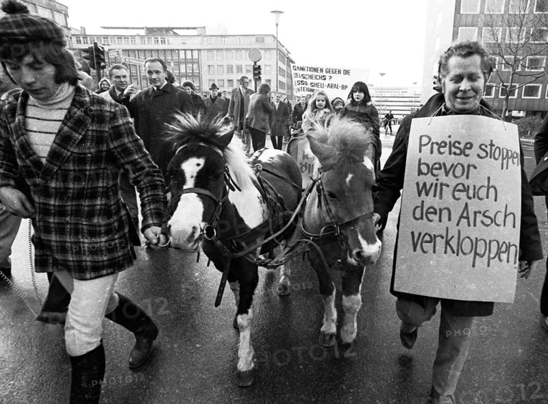A demonstration with a DKP motorcade on 24 November 1973 in Essen against the driving bans on carless Sundays caused a sensation