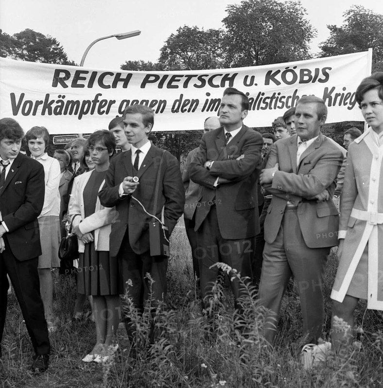 The shooting of Cologne sailors Max Reichspietsch and Albin Koebes on 5 September 1917 in Cologne-Wahn for mutiny prompted youth associations to protest and lay a wreath in commemoration after 50 years
