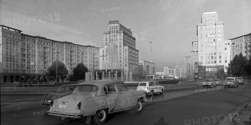 The picture was taken in the years 1965 to 1971 and shows a photographic impression of everyday life in this period of the GDR. Berlin