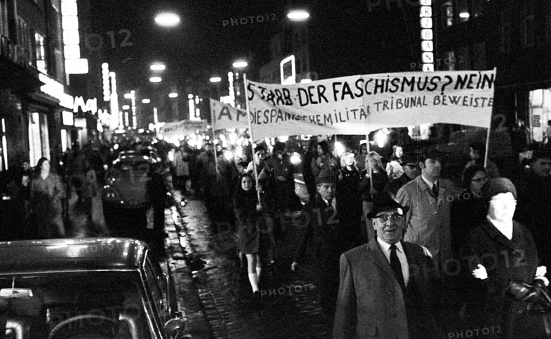 Cologne leftists demonstrated against neo-Nazis and international fascism through the city centre on 10. 11. 1968