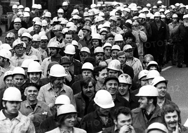 About 4000 steelworkers of Hoesch AG Westfalenhuette demonstrated on 14 January 1972
