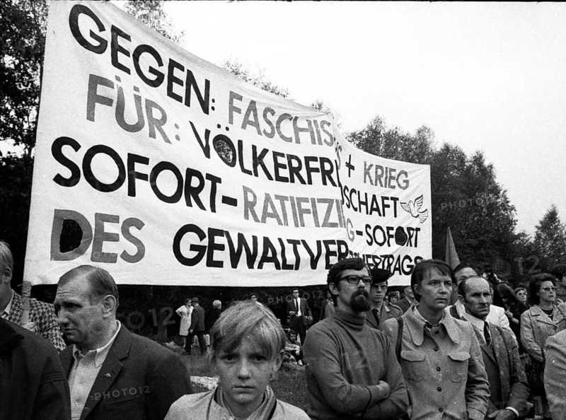 Left and peace movement committed flowers for Stukenbrock at the graves of Soviet war victims of the Nazi regime as a sign of reconciliation here on 4. 9. 1971 in Stukenbrock near Bielefeld