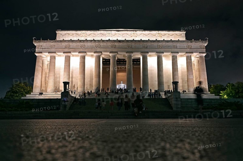 Lincoln Memorial on the National Mall at night