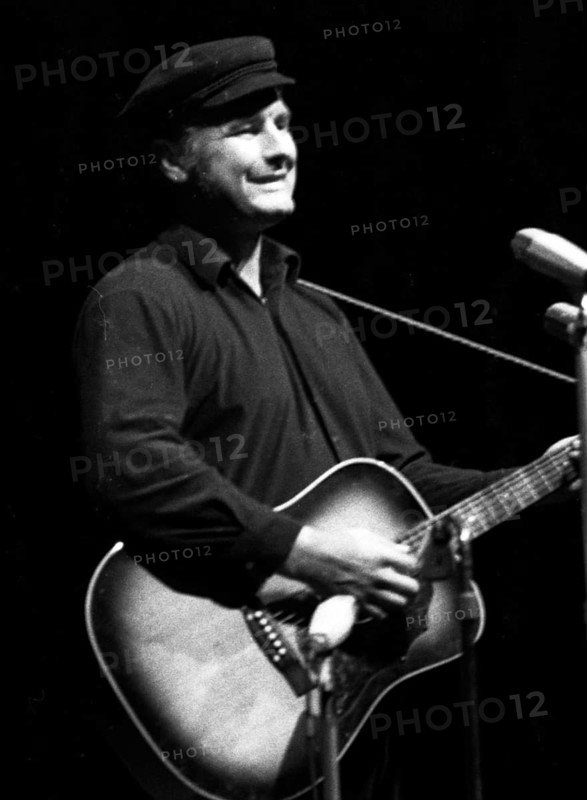 The artist and cabaret artist Dietrich Kittner on 08. 10. 1971 on the occasion of the 10th anniversary of the music publishing house Plaenein Dortmund