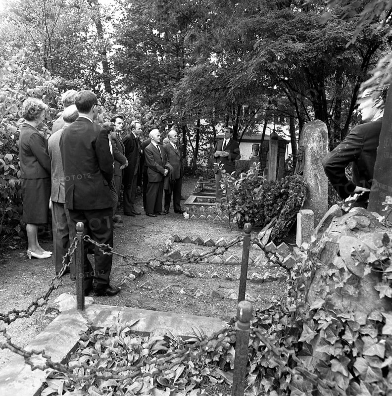 The shooting of Cologne sailors Max Reichspietsch and Albin Koebes on 5 September 1917 in Cologne-Wahn for mutiny prompted youth associations to protest and lay a wreath in commemoration after 50 years