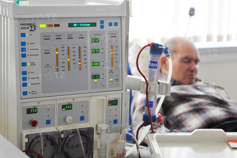 Kidney failure is a serious disease. The function of the kidneys is taken over in the dialysis centre by equipment that enables these patients to survive. Doctors