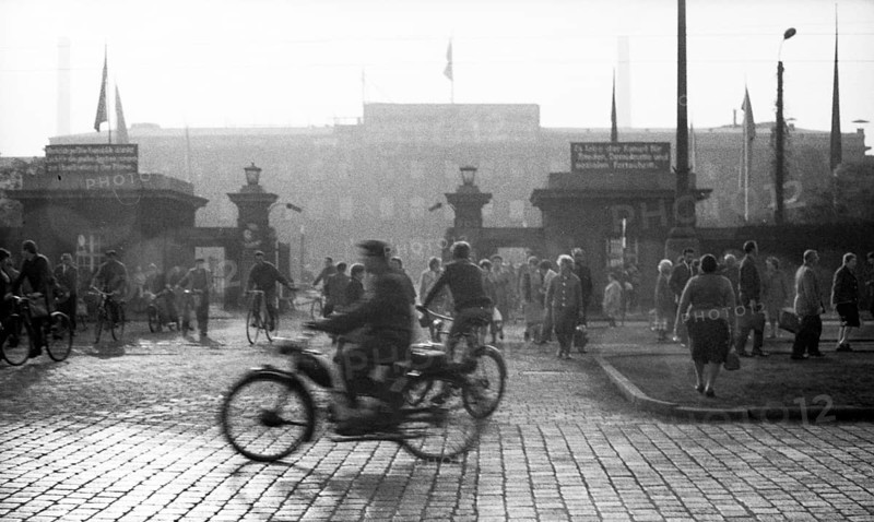 The picture was taken between 1965 and 1971 and shows a photographic impression of everyday life in this period of the GDR. Bitterfeld . Industrial complex