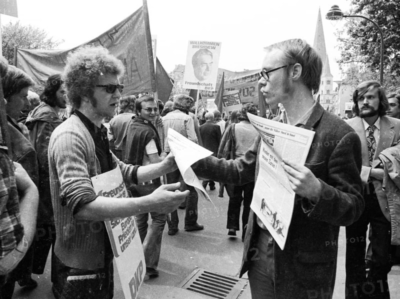 The visit of the Soviet head of state and party Leonid Brezhnev to Bonn from 18-22 May 1973 was a step towards easing tensions in the East-West relationship by Willy Brandt. Demo of friends and opponents of the visit. DKP demo pro Brezhnev