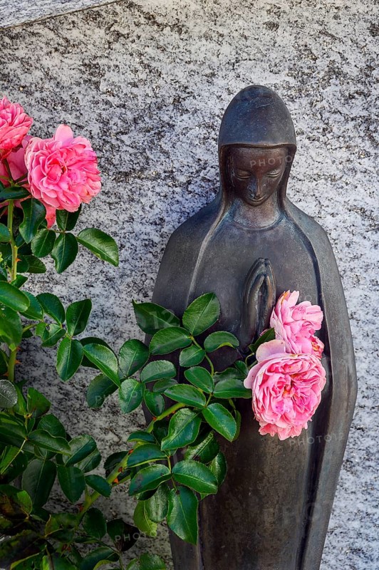 Gravestone with praying female figure with roses