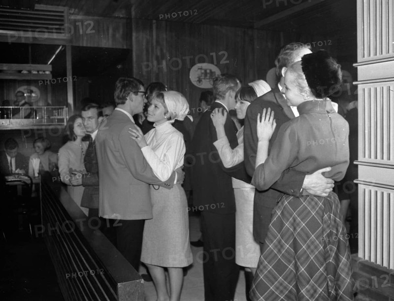 Fun for the youth in the Ruhr area in 1965. Tanzbar im Revier