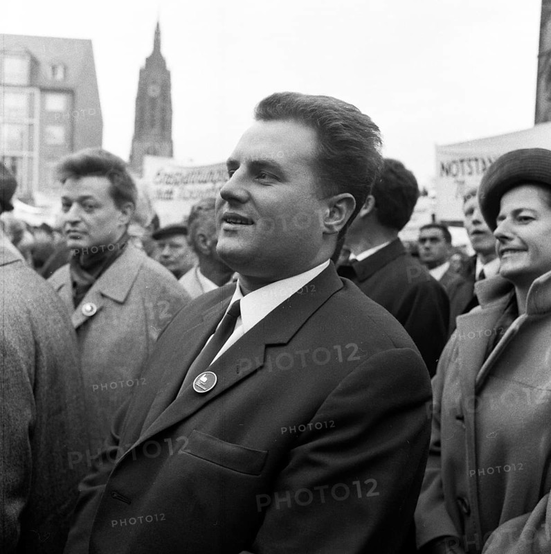 The Congress Emergency of Democracy was a first significant manifestation of trade unions and other democratic forces against the emergency laws on 30. 10. 1966 at the Roemer in Frankfurt/M