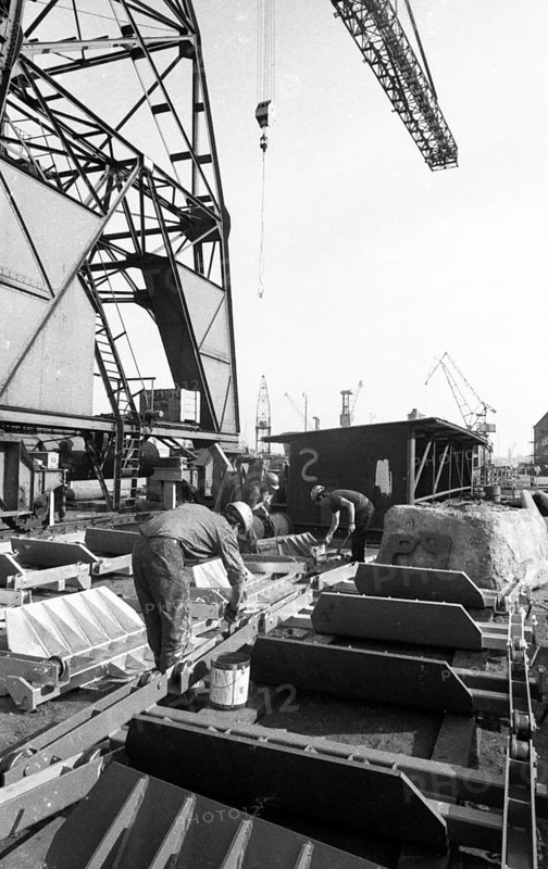 Work at the Port of Hamburg and Howaldtswerke Hamburg